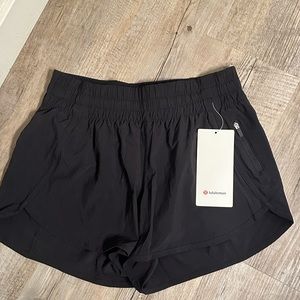 Lululemon Tracker low rise short